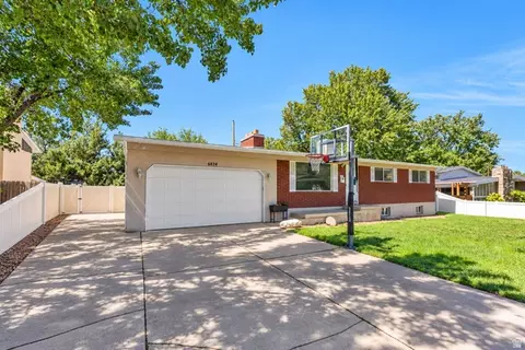 6824 S Nye Dr, Cottonwood Heights, UT 84121