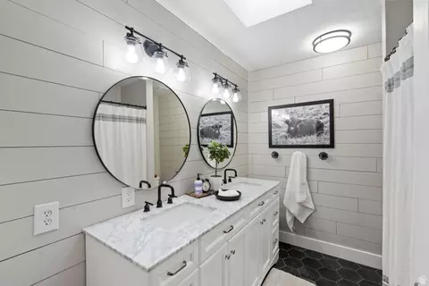 Bath - 471 N 1250 E, Bountiful, UT 84010 photo 2 of 3