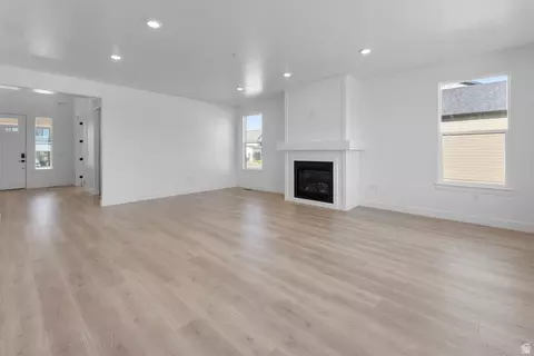 Living - 1585 E 1010 N #207, Salem, UT 84653 photo 4 of 4
