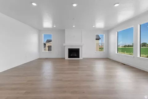 Living - 1585 E 1010 N #207, Salem, UT 84653 photo 2 of 4