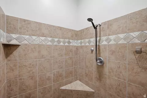 Bath - 1872 S 20 E, Washington, UT 84780 photo 5 of 6