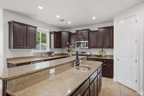 Kitchen - 1872 S 20 E, Washington, UT 84780 photo 2 of 3