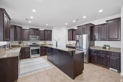 Kitchen - 1872 S 20 E, Washington, UT 84780 photo 1 of 3