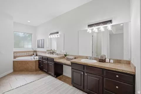 Bath - 1872 S 20 E, Washington, UT 84780 photo 1 of 6