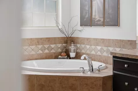 Bath - 1872 S 20 E, Washington, UT 84780 photo 6 of 6