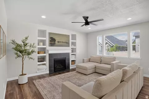 Living - 2178 W Autumn Dr, Mapleton, UT 84664 photo 2 of 3