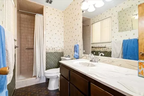 Bath - 1428 E South Weber Dr, South Weber, UT 84405 photo 3 of 4
