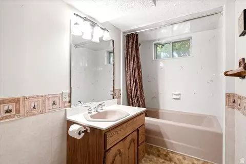 Bath - 1428 E South Weber Dr, South Weber, UT 84405 photo 4 of 4