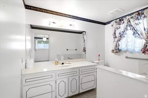 Bath - 1428 E South Weber Dr, South Weber, UT 84405 photo 1 of 4