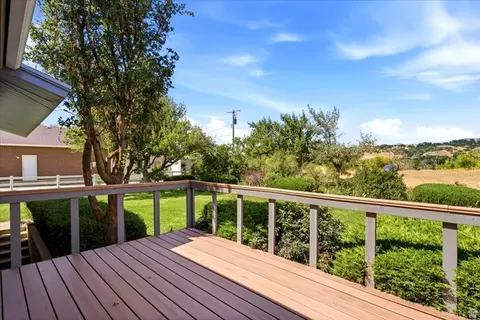 Exterior - 1428 E South Weber Dr, South Weber, UT 84405 photo 2 of 8
