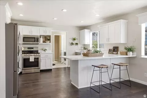 Kitchen - 1542 E Granada Dr, Sandy, UT 84093 photo 1 of 4