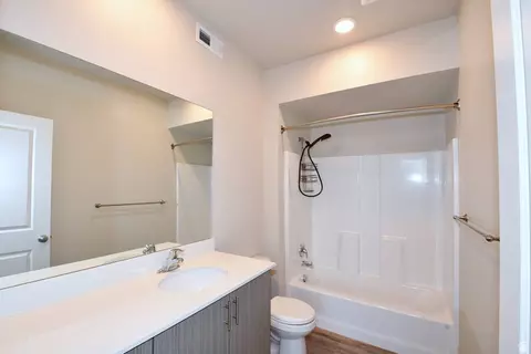 142 E 7th 25 #B304, Syracuse, UT 84075 photo 9