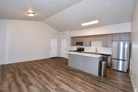 142 E 7th 25 #B304, Syracuse, UT 84075 photo 4