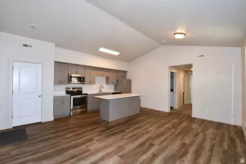 142 E 7th 25 #B304, Syracuse, UT 84075 photo 3
