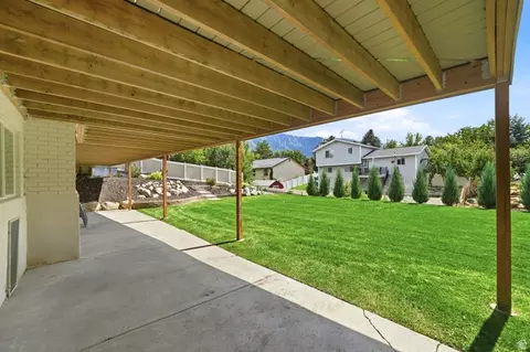 Exterior - 2050 E Gyrfalcon Dr, Sandy, UT 84092 photo 10 of 10