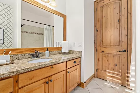 Bath - 552 E Johns Way S, Sandy, UT 84070 photo 4 of 8
