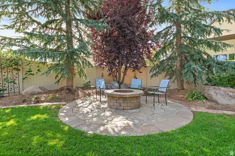 Exterior - 552 E Johns Way S, Sandy, UT 84070 photo 10 of 19