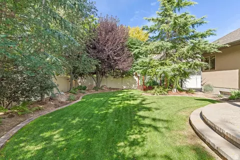 Exterior - 552 E Johns Way S, Sandy, UT 84070 photo 16 of 19