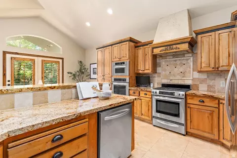 Kitchen - 552 E Johns Way S, Sandy, UT 84070 photo 2 of 2