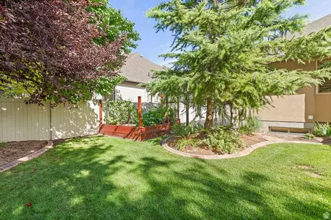 Exterior - 552 E Johns Way S, Sandy, UT 84070 photo 17 of 19