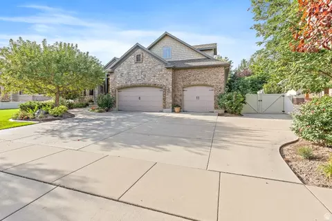 Exterior - 552 E Johns Way S, Sandy, UT 84070 photo 6 of 19