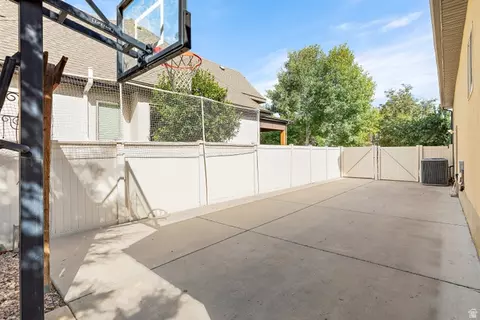Exterior - 552 E Johns Way S, Sandy, UT 84070 photo 18 of 19