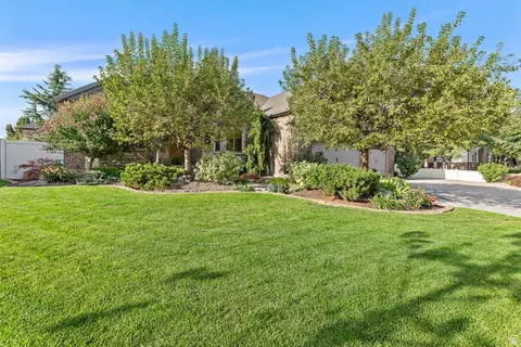 Exterior - 552 E Johns Way S, Sandy, UT 84070 photo 2 of 19