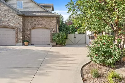 Exterior - 552 E Johns Way S, Sandy, UT 84070 photo 5 of 19