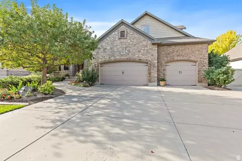 Exterior - 552 E Johns Way S, Sandy, UT 84070 photo 4 of 19