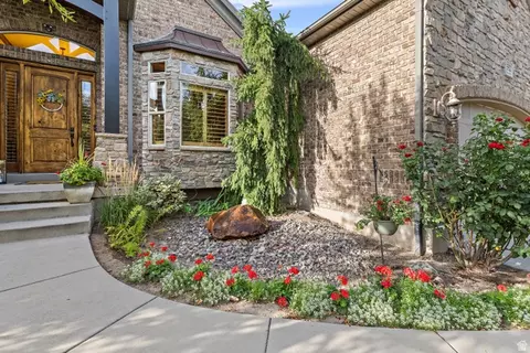 Exterior - 552 E Johns Way S, Sandy, UT 84070 photo 8 of 19