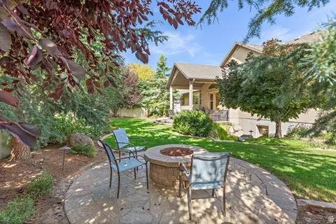 Exterior - 552 E Johns Way S, Sandy, UT 84070 photo 12 of 19