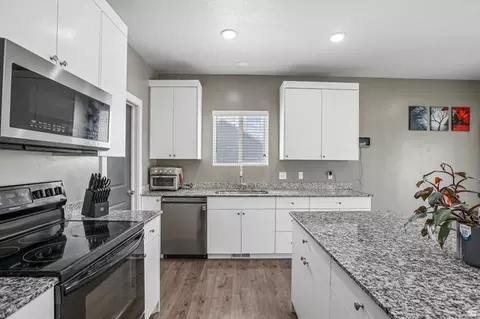 Kitchen - 4841 N Goosefoot Dr W, Eagle Mountain, UT 84005 photo 3 of 4