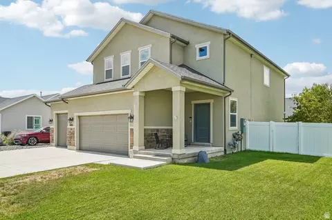 Exterior - 4841 N Goosefoot Dr W, Eagle Mountain, UT 84005 photo 3 of 7