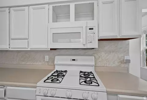 Kitchen - 395 W 400 N, Orem, UT 84057 photo 5 of 6