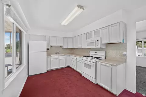 Kitchen - 395 W 400 N, Orem, UT 84057 photo 2 of 6