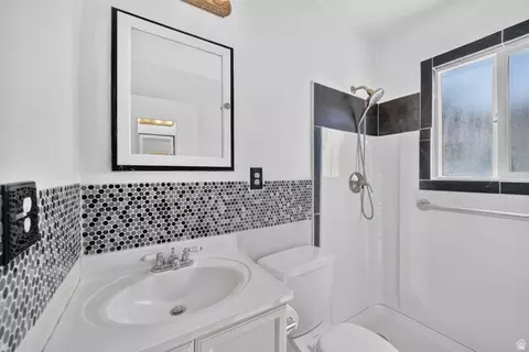 Bath - 395 W 400 N, Orem, UT 84057 photo 1 of 1