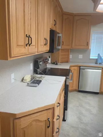 Kitchen - 450 S 100 E, Springville, UT 84663 photo 2 of 8