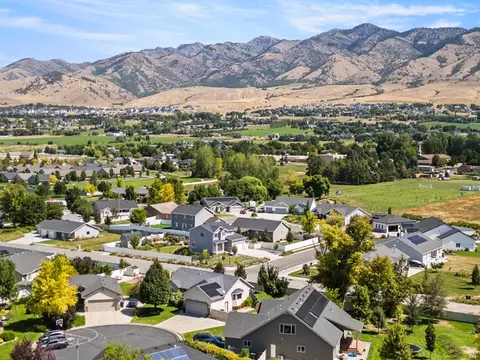 View/Area - 572 Willow Cir, North Logan, UT 84341 photo 2 of 7