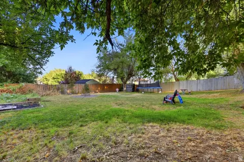 Exterior - 325 N 200 W, Smithfield, UT 84335 photo 5 of 12