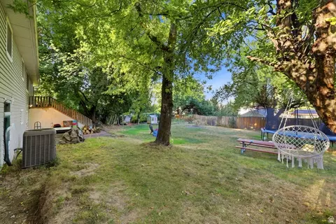 Exterior - 325 N 200 W, Smithfield, UT 84335 photo 4 of 12