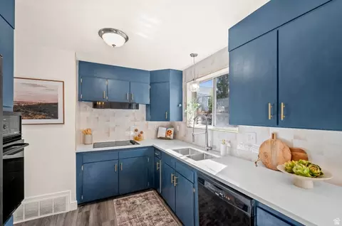 Kitchen - 5580 S 235 E, Murray, UT 84107 photo 2 of 4