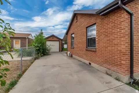 Exterior - 952 E 150 N, Provo, UT 84606 photo 3 of 5