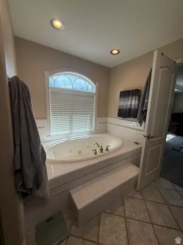 Bath - 1541 S 460 E, Vernal, UT 84078 photo 2 of 4