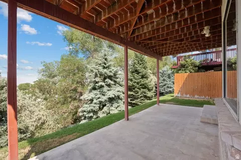 Exterior - 166 S Ridgeview Dr, Orem, UT 84058 photo 4 of 6