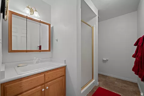 Bath - 166 S Ridgeview Dr, Orem, UT 84058 photo 4 of 4