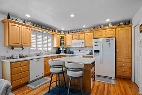 Kitchen - 166 S Ridgeview Dr, Orem, UT 84058 photo 1 of 4