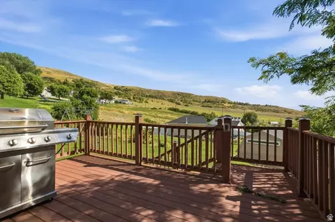 Exterior - 424 E 100 N, Richmond, UT 84333 photo 5 of 11