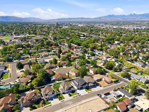 View/Area - 330 E Sandy Oaks Dr S, Sandy, UT 84070 photo 5 of 6