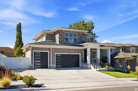 Exterior - 330 E Sandy Oaks Dr S, Sandy, UT 84070 photo 6 of 7