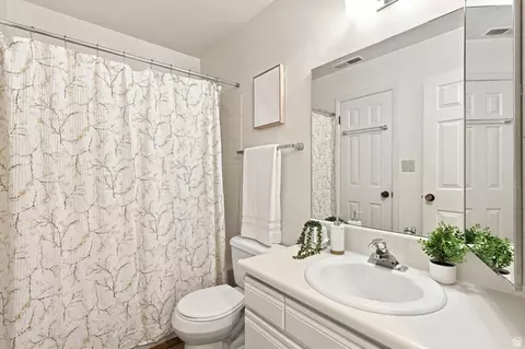 Bath - 617 E Taylor Ln #C, Murray, UT 84107 photo 1 of 2